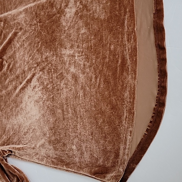 Dylan Long Sleeve Velvet Blouse/ M. - Picture 10 of 15